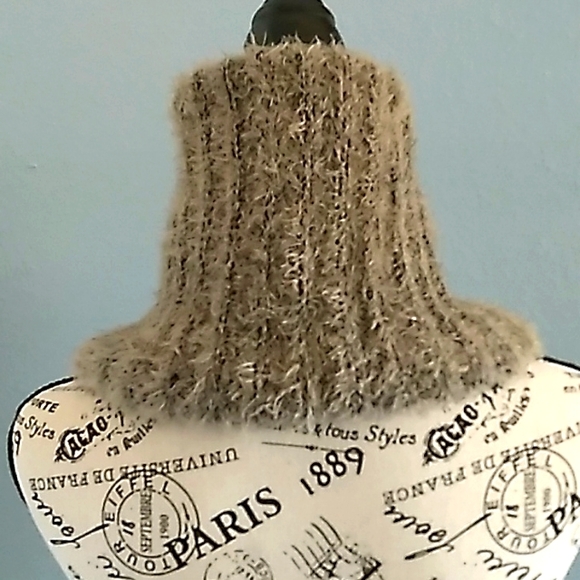 NWOT Bearpaw 2 in 1 Knit Scarf Hat with Pompom - Picture 2 of 8